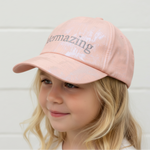 Charger l'image dans la galerie, Child wearing a pink cap with 'mermazing' text on a light background
